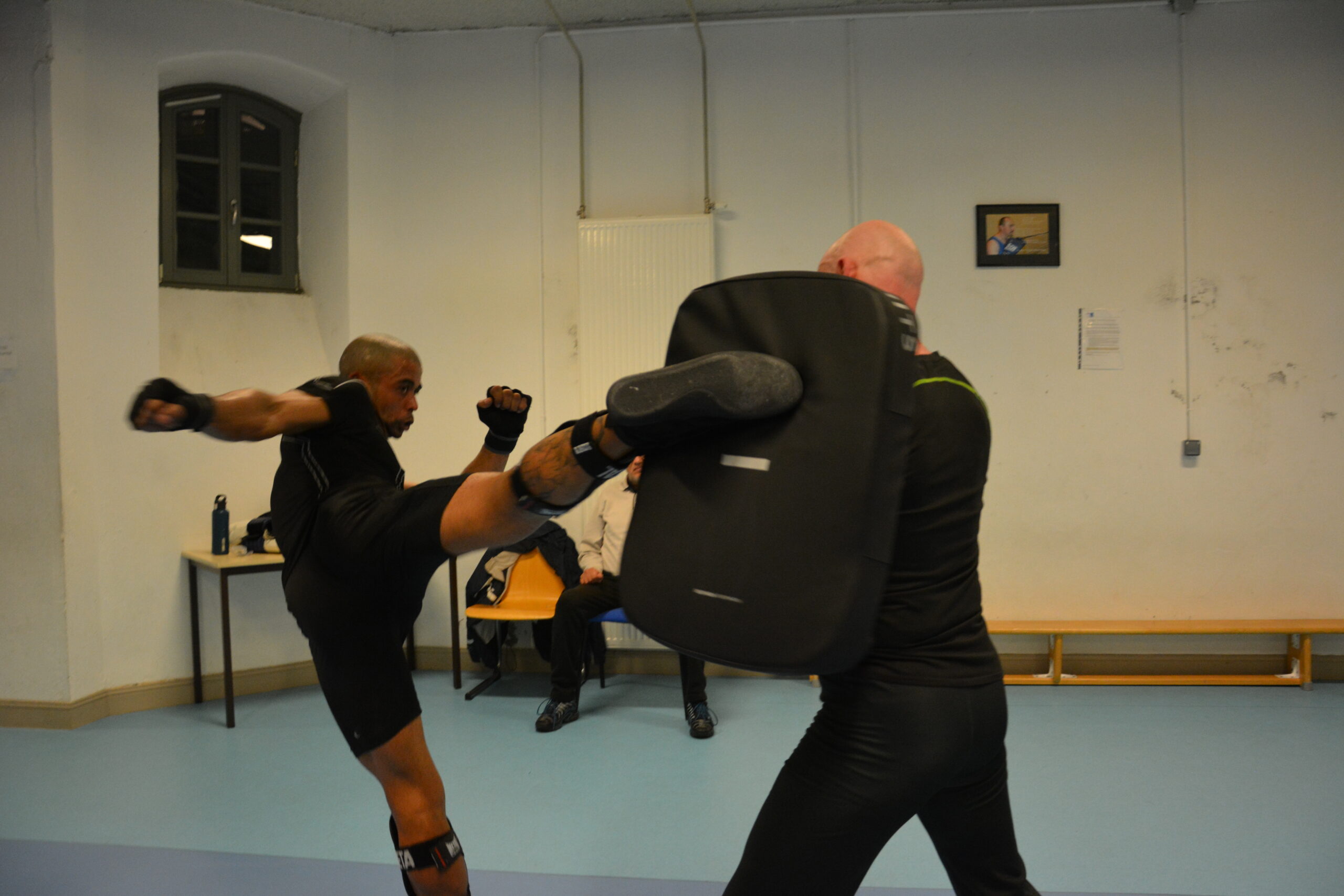 Travail au bouclier - Savate Boxe Française Mulhouse